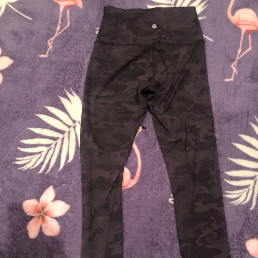Lululemon Wunder Under 28” Sz 6 like new